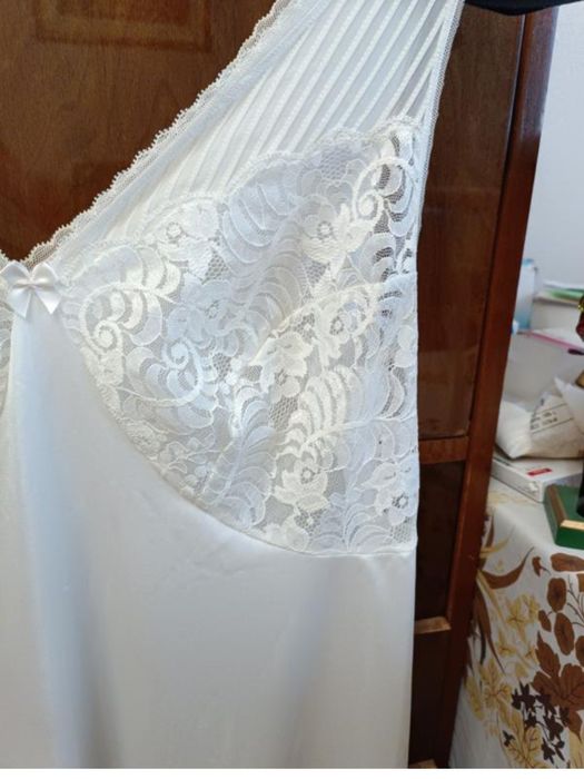 Жіноча нічна сорочка-комбінація