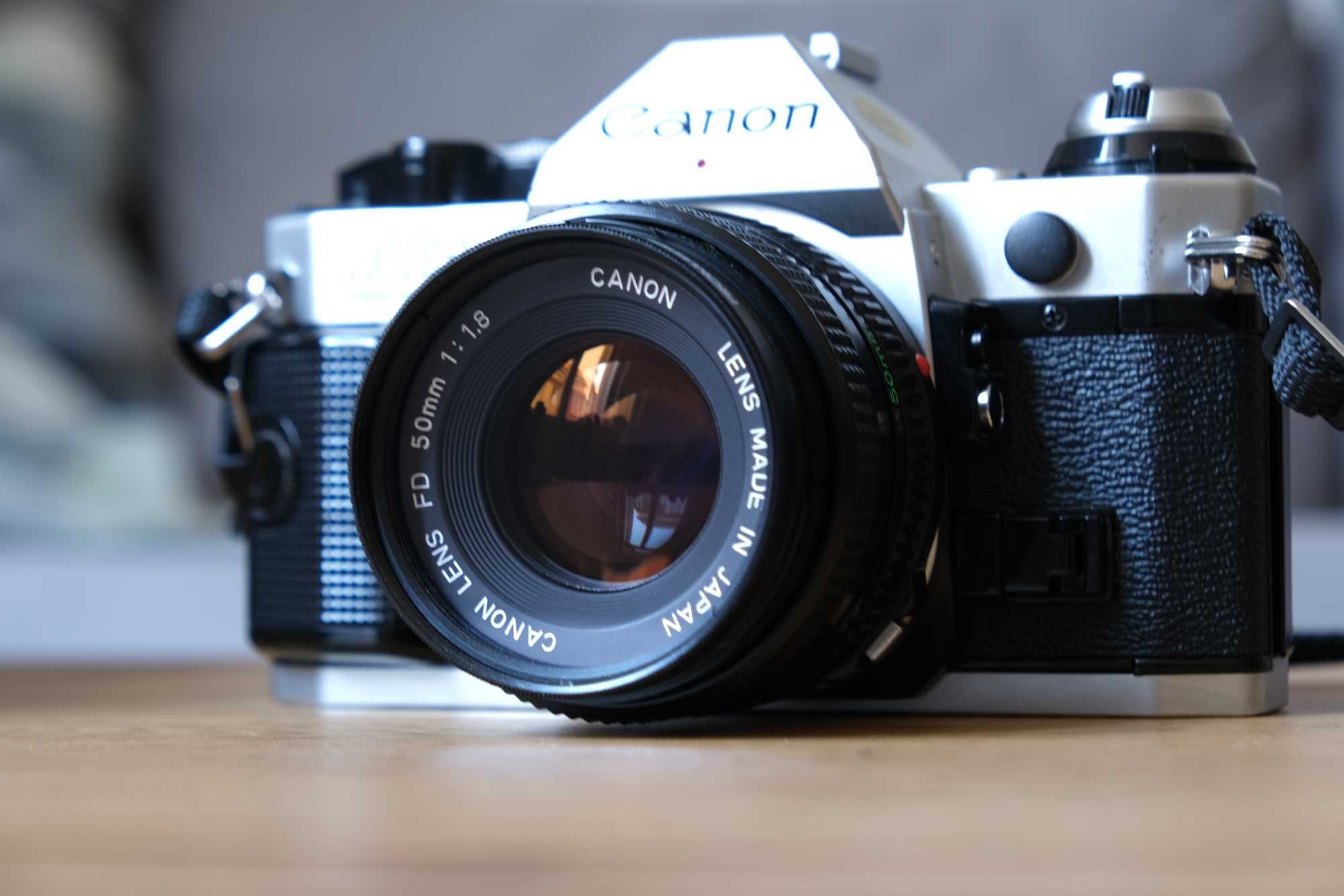 Canon AE-1 Program z Obiektywem FD 50mm + Dodatki