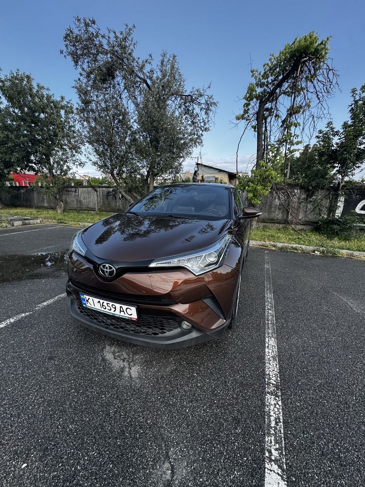 Toyota CH-R коричнева