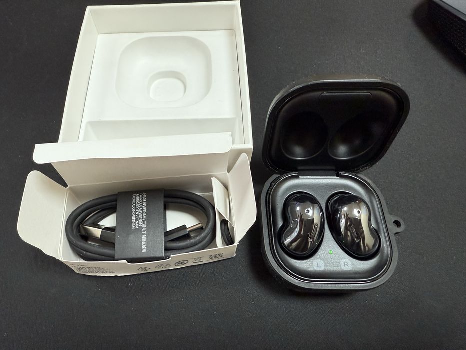 Безпровідні наушники samsung galaxy Buds Live (SM-R180NZKASEK) black