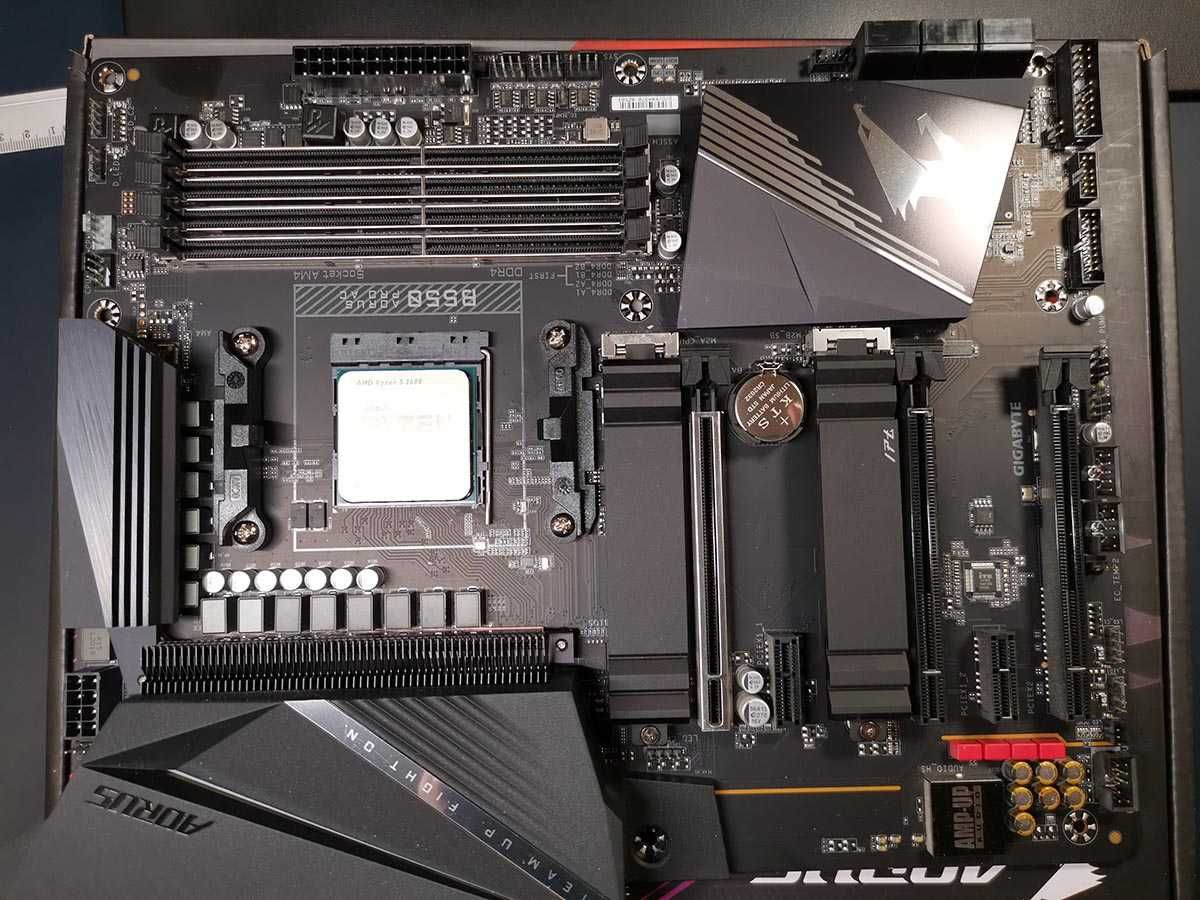 Gigabyte B550 AORUS PRO AC + AMD Ryzen 5 3600