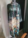 Sukienka zielona w kwiaty firmy Portray