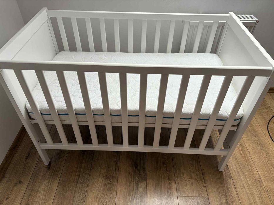 Łóżeczko niemowlęce białe