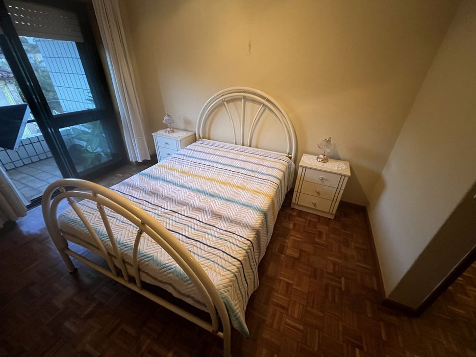 Mobilia de quarto completa com Roupeiro