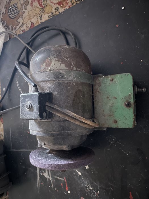 Токарний станок