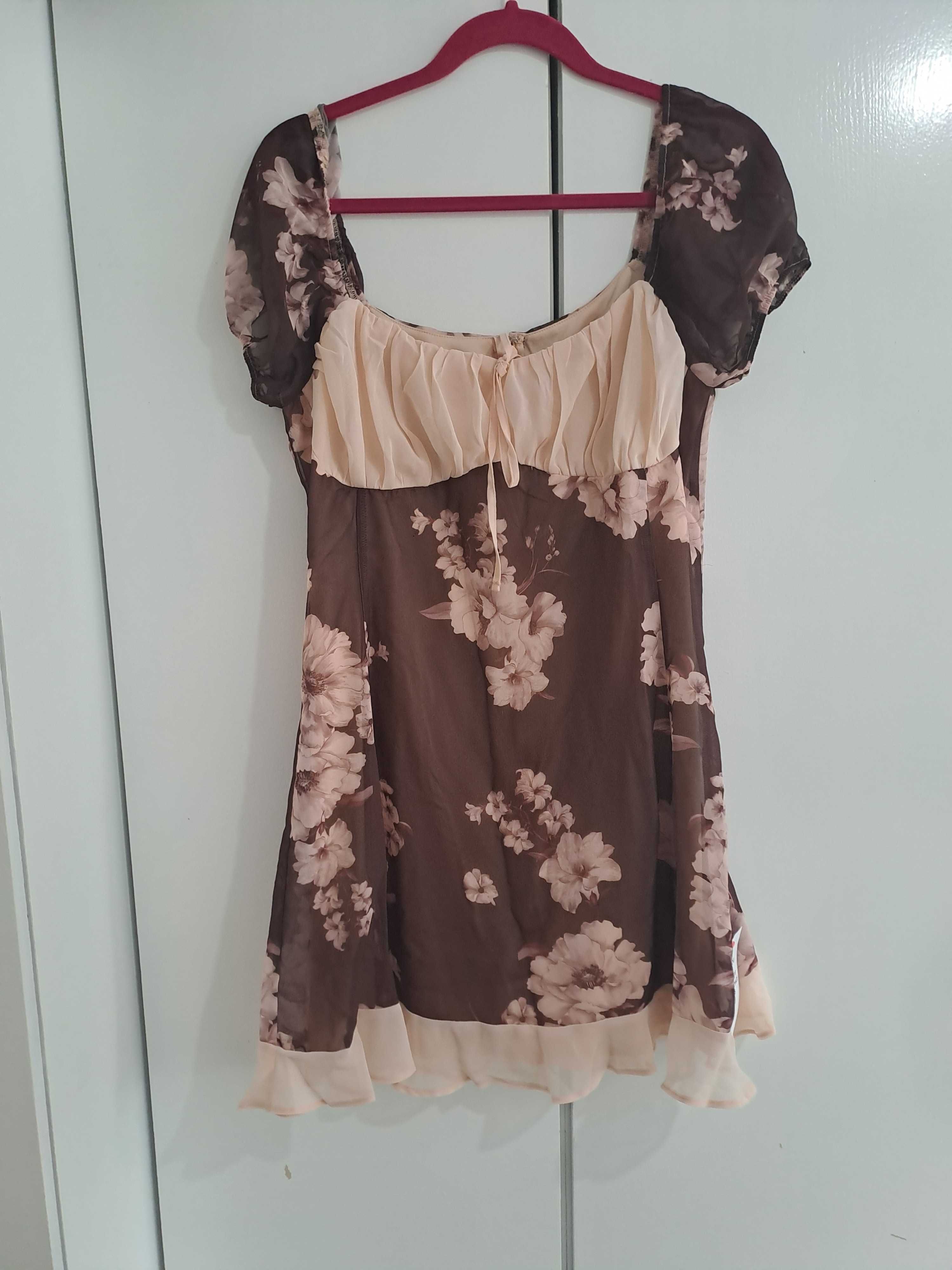 Sukienka mini w stylu babydoll