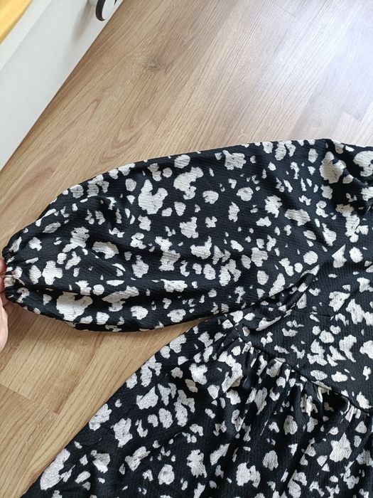 Sukienka damska rozkloszowana plus size czarna na imprezę na okazję 48