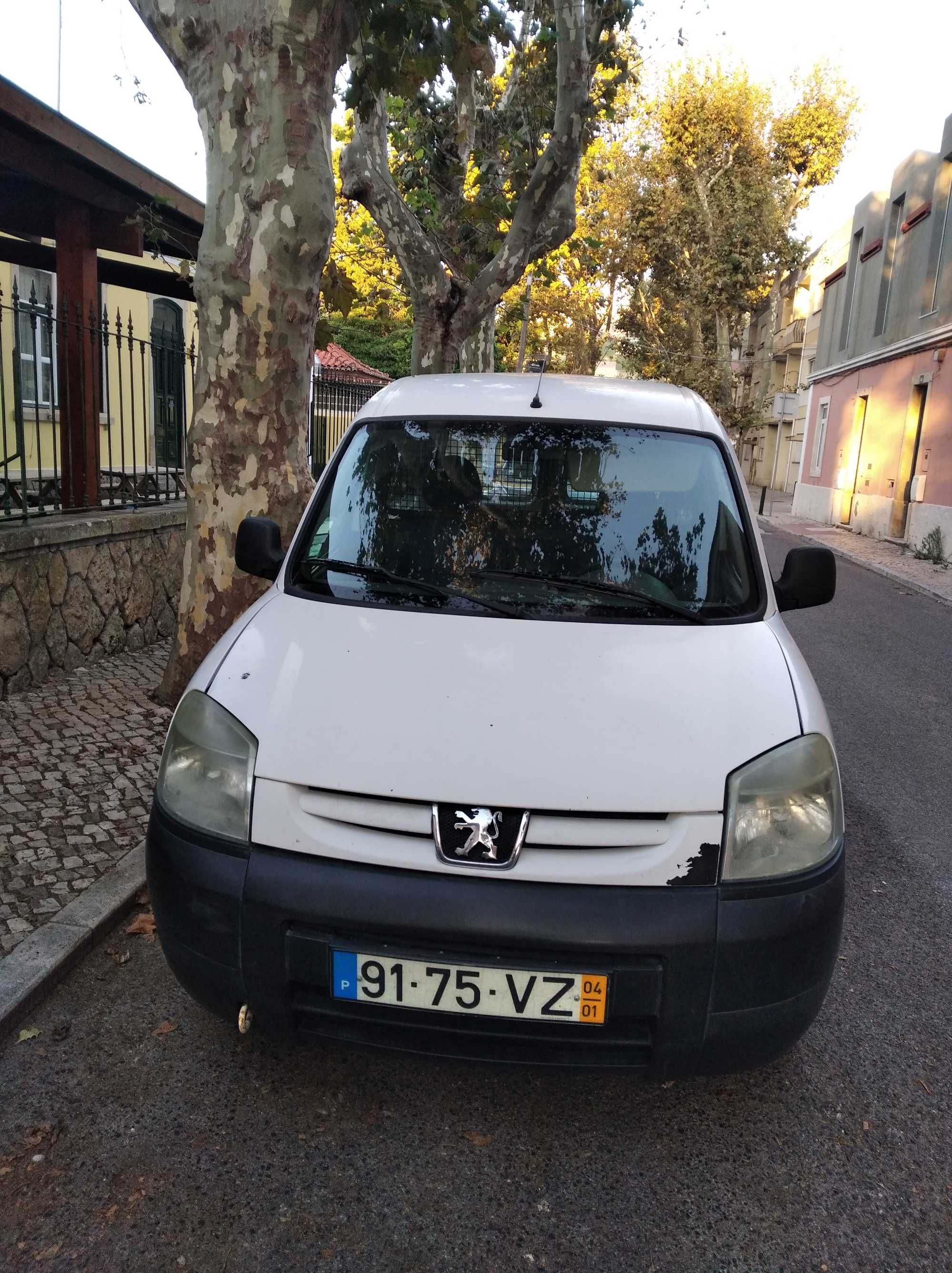 Vende-se Carrinha Peugeot Partner 2.0 HDI, usada.