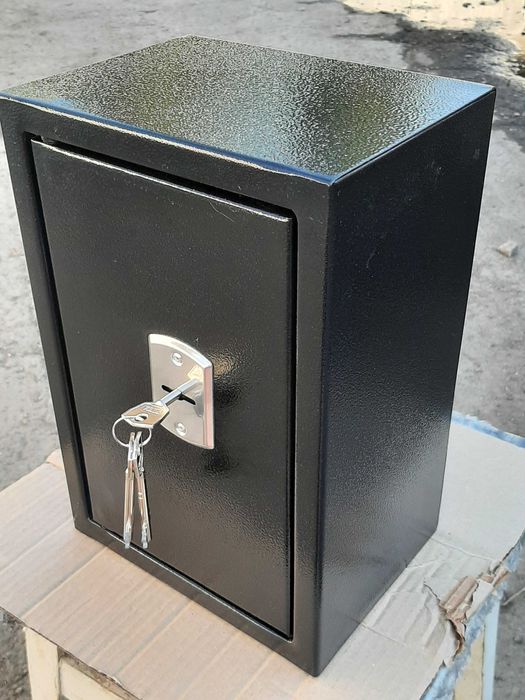 Сейфы денежные чёрные 20 х 30 х 15