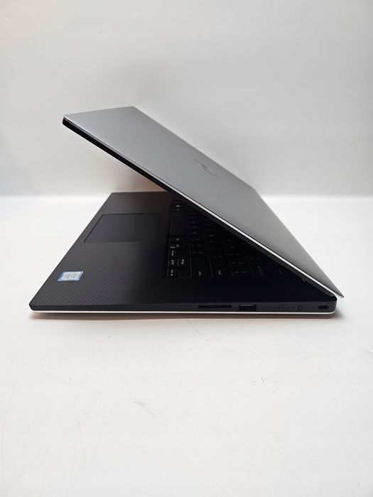A466] Laptop Dell Precision 5520 i7-7820HQ 16GB 256 NVMe W11 bat