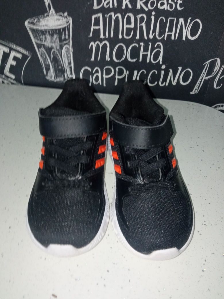 Buty chłopięce Adidas r 22 (14.5cm)