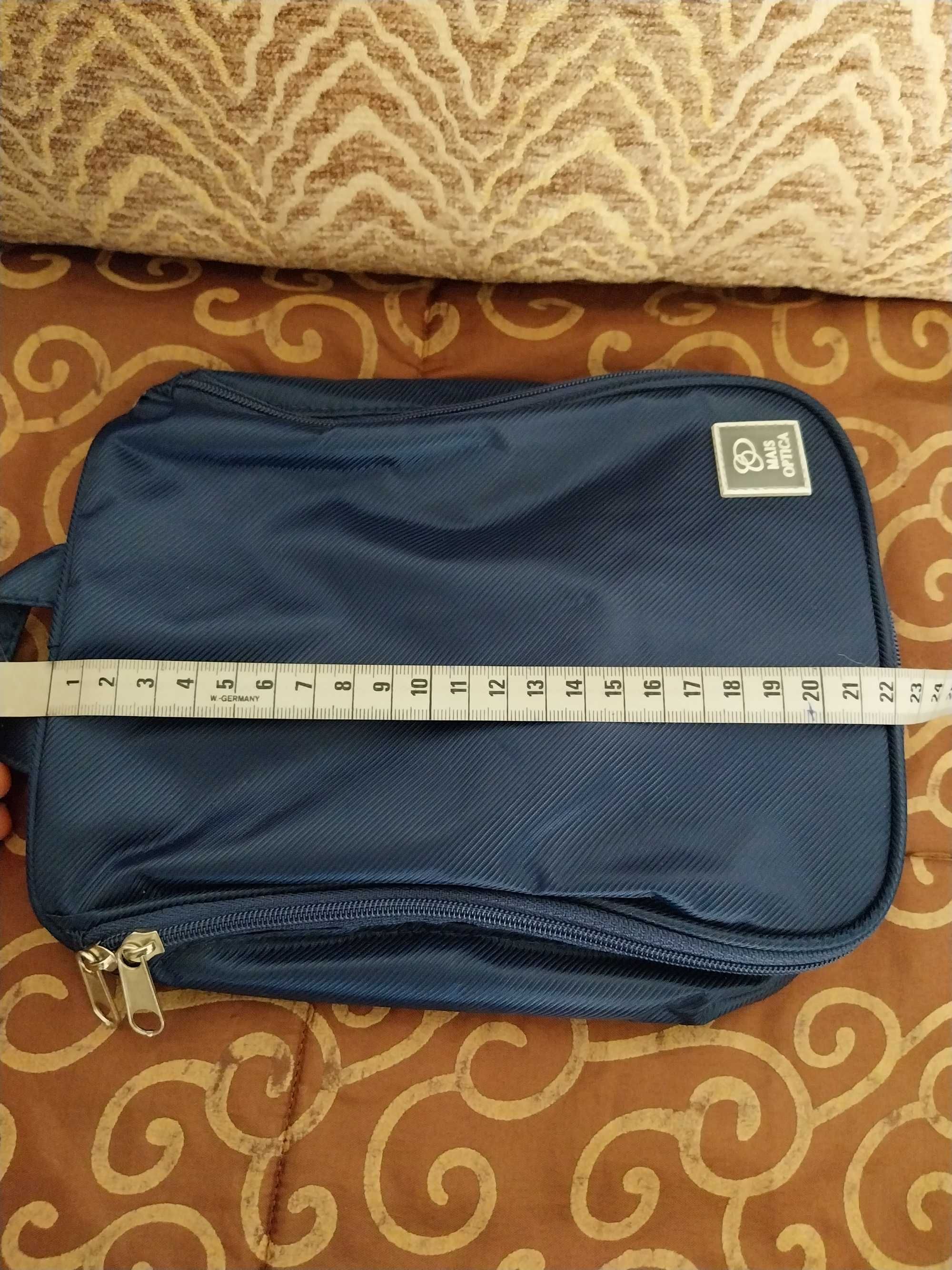 Necessaire Azul / Bolsa, com espelho e ótima para viagens