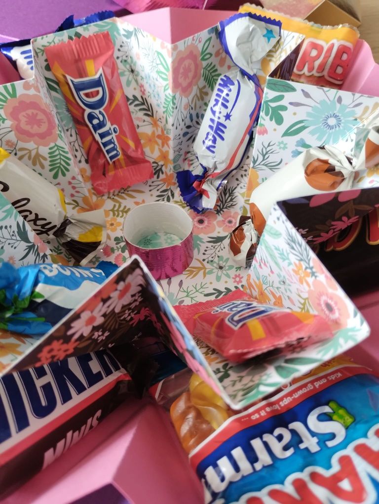 Sekret box ze słodyczami i miejscem na banknot