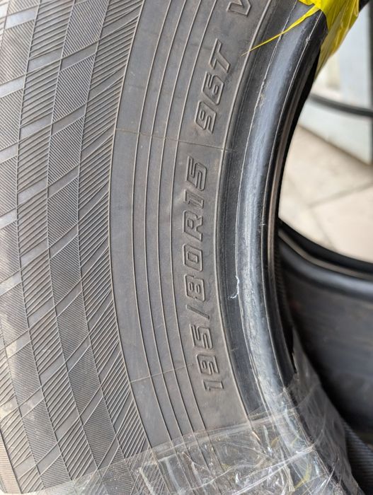 Пара зимних шин 195/80 R15 Yokohama