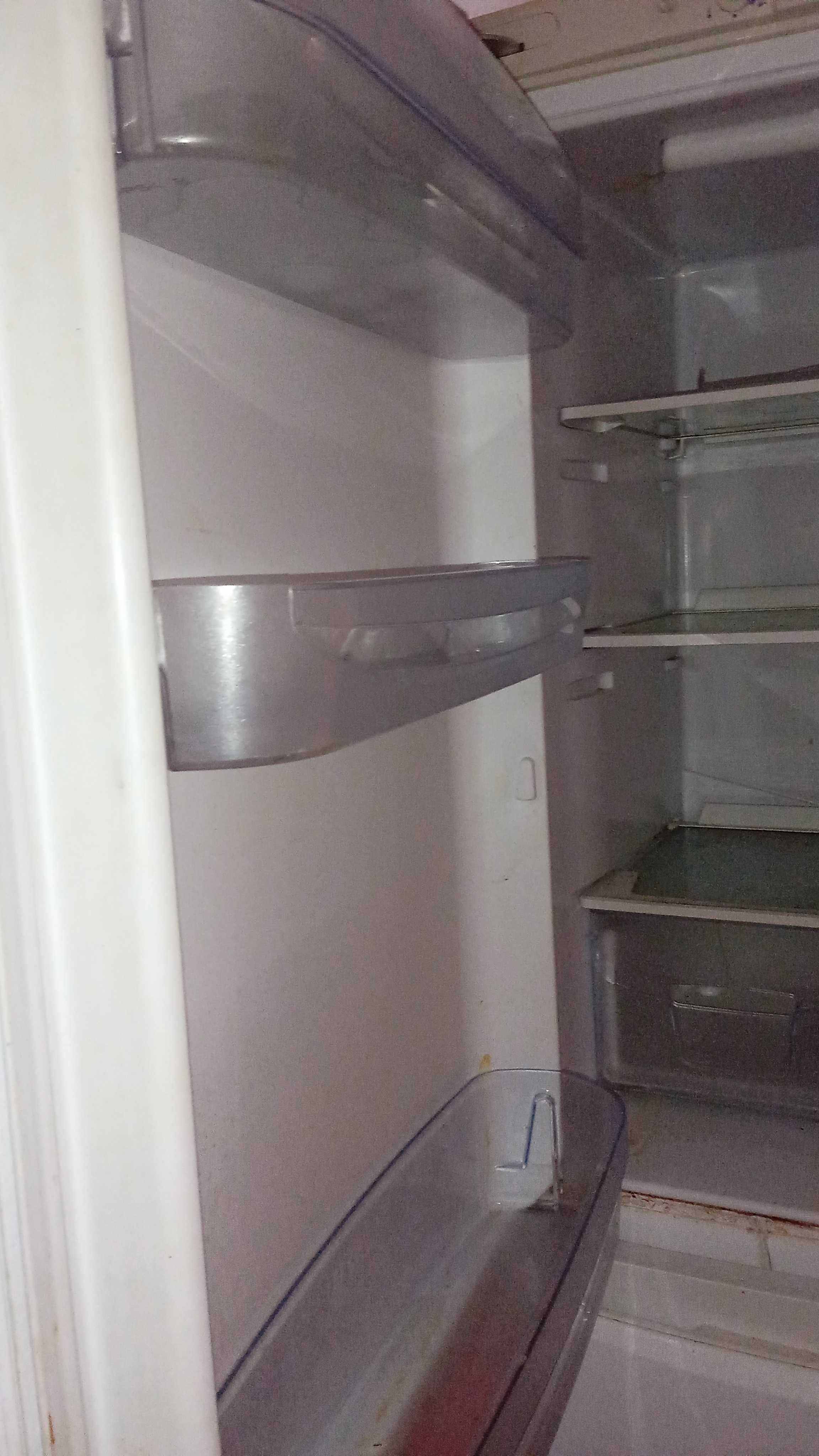 Lodówka    Indesit