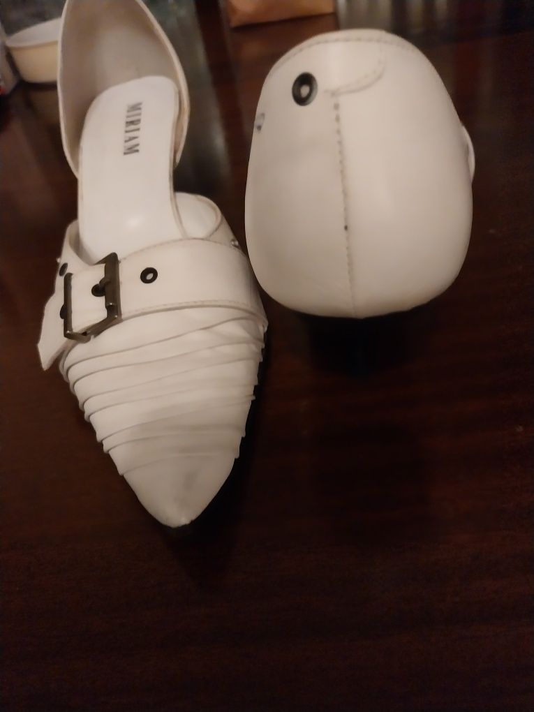 Sapatos com pouco uso nao estou a calçar saltos finos