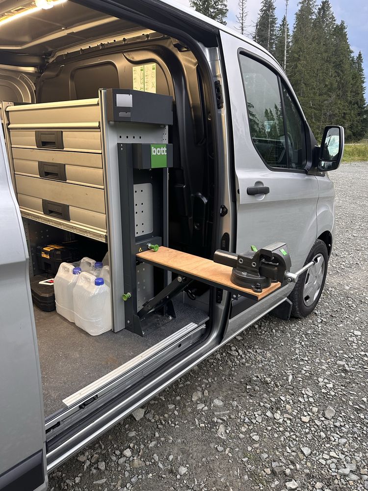 Ford transit custom  21r. Zabudowa bott