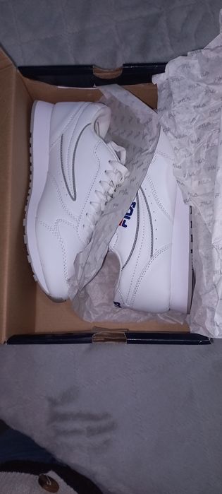 Sapatilhas semi-novas