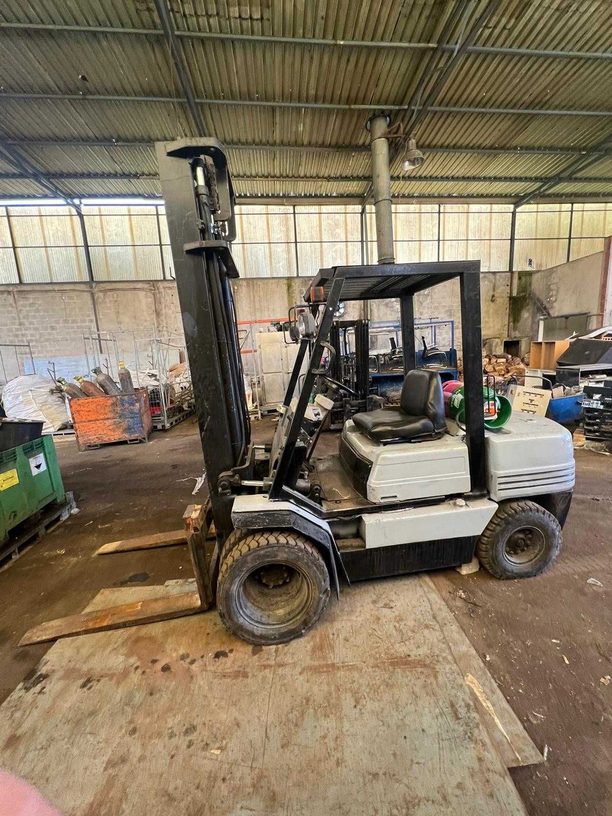 Empilhador KOMATSU 3000 KG