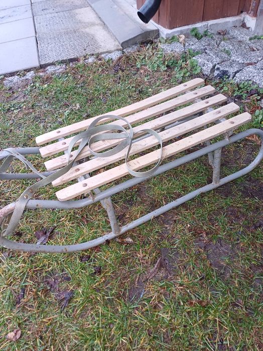 Sanki  metalowo - drewniane dla dziecka.