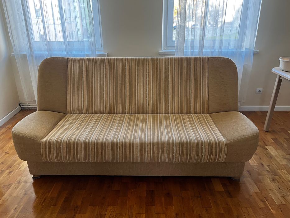 Kanapa jasna z funkcją spania