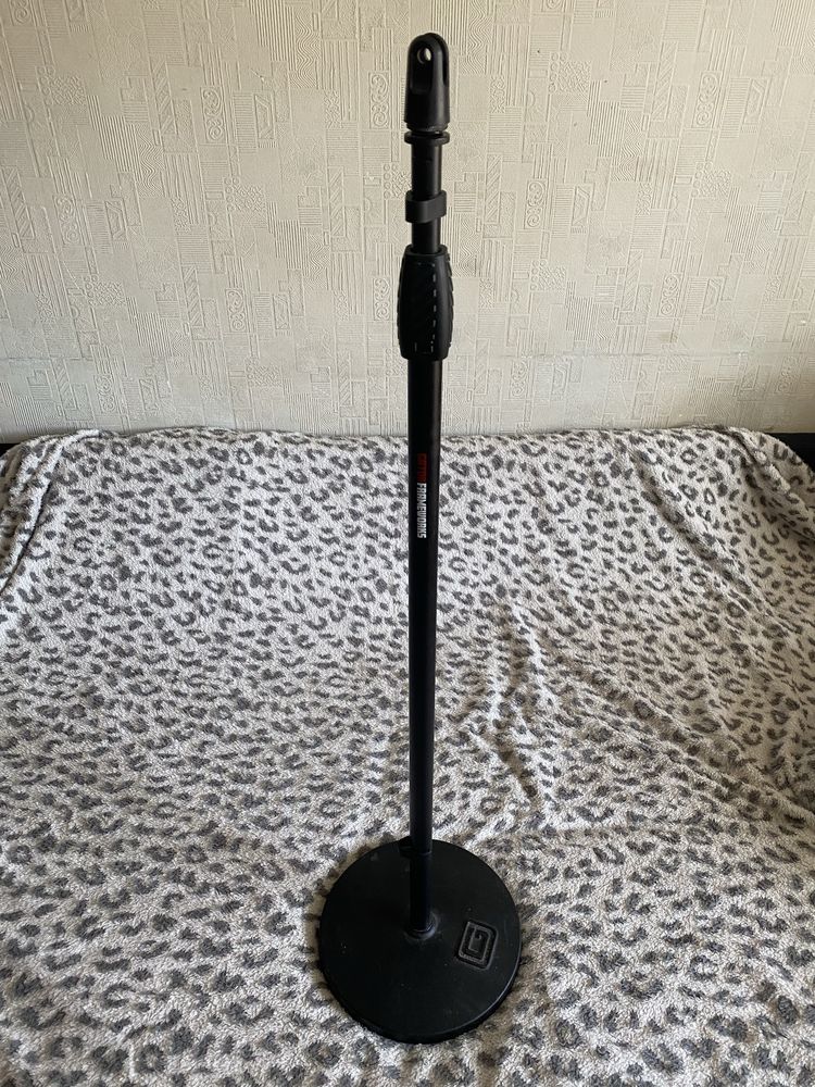 Микрофон AKG P220
