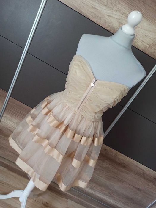 Beżowa sukienka princeska r. 36/38