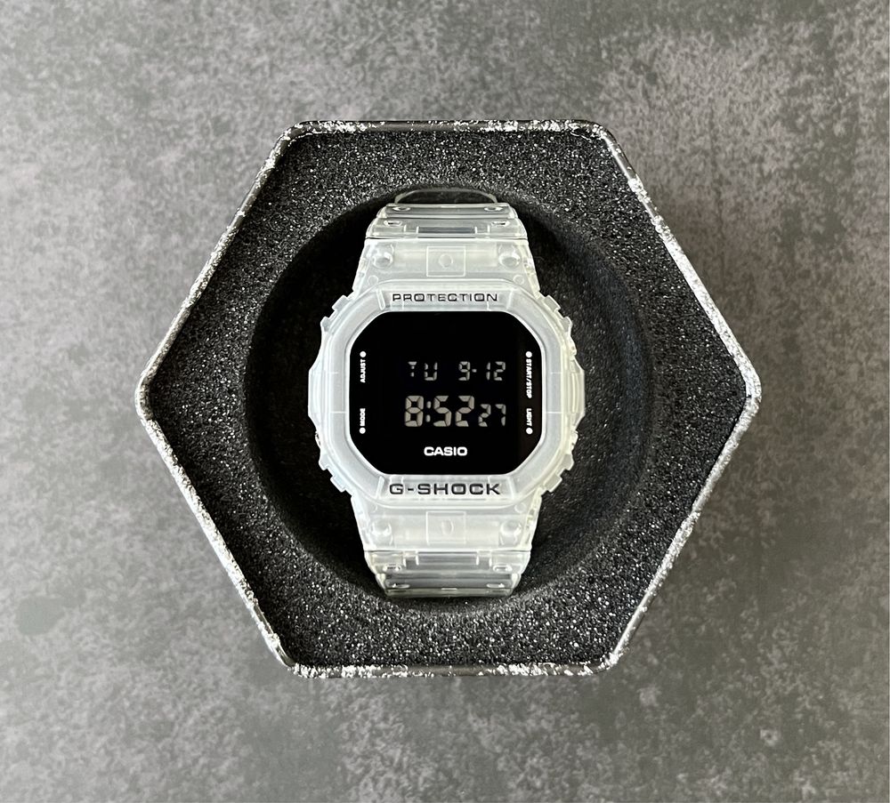 Годинник Casio G-Shock DW-5600SKE-7 новий оригінал великий вибір