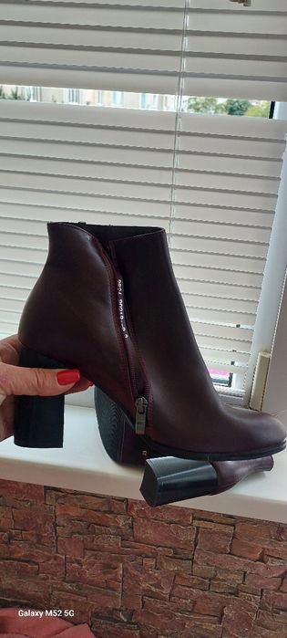 Продам осінні ботінки 39р, нові,не разу не одягнені.По стільці 25.5