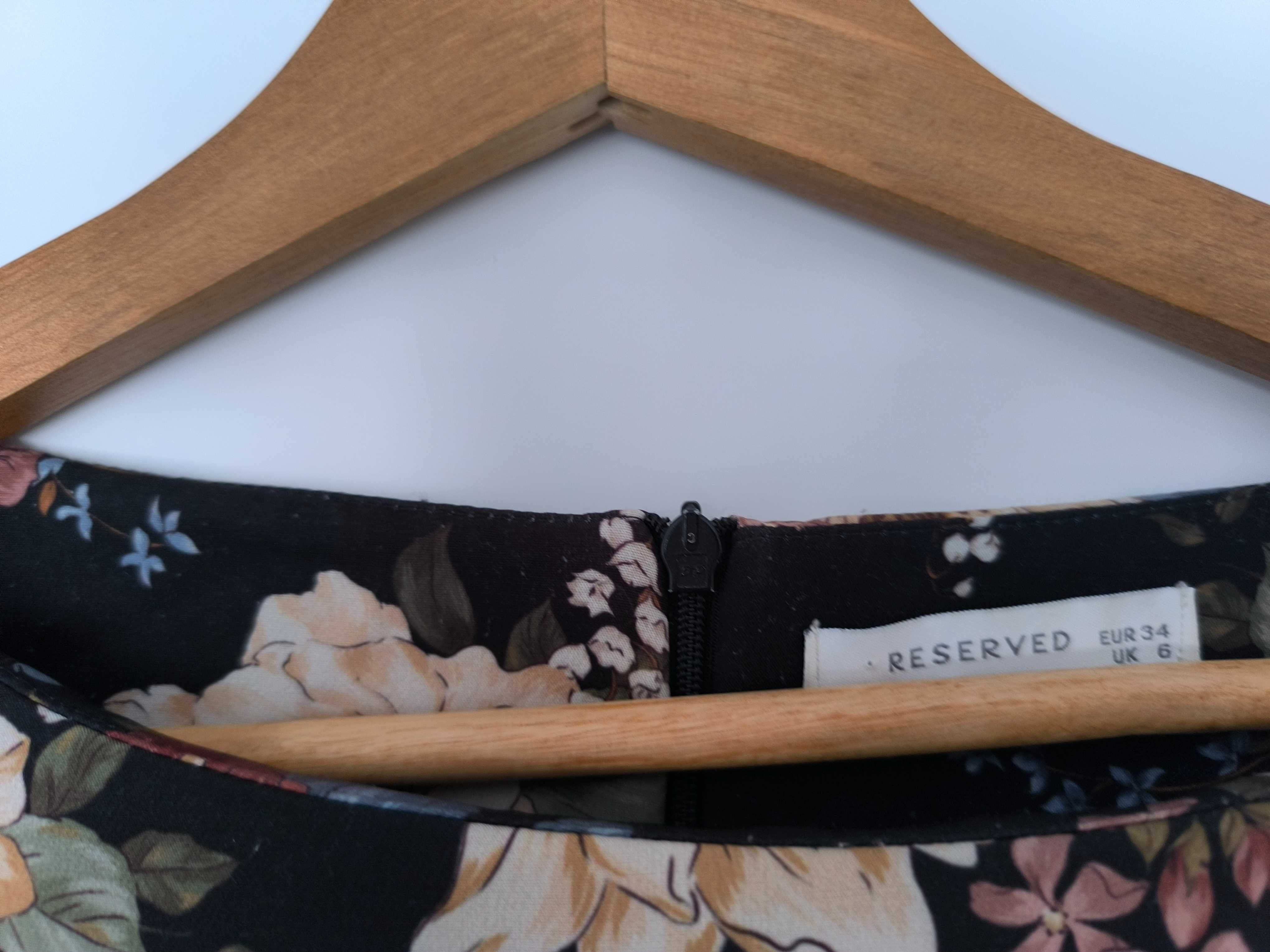 Sukienka Reserved