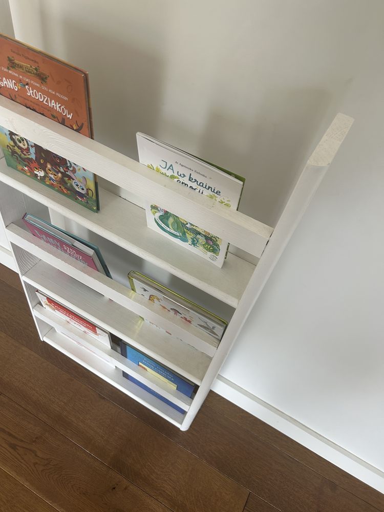 Półka na ksiazki drewniana na wzór insta diy
