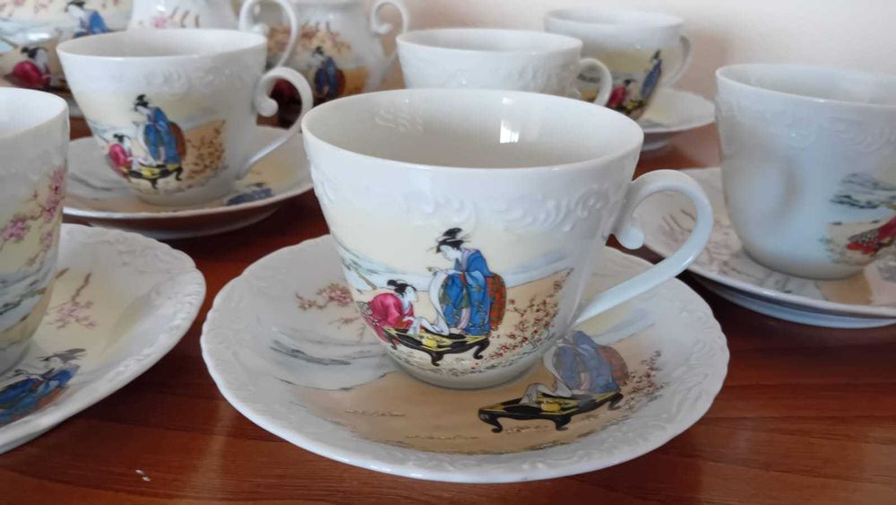 Conjunto da chá em porcelana marca Spal. 12 chávena, tudo completo
