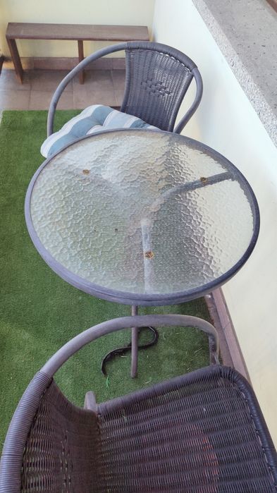 Sprzedam stolik i krzesła