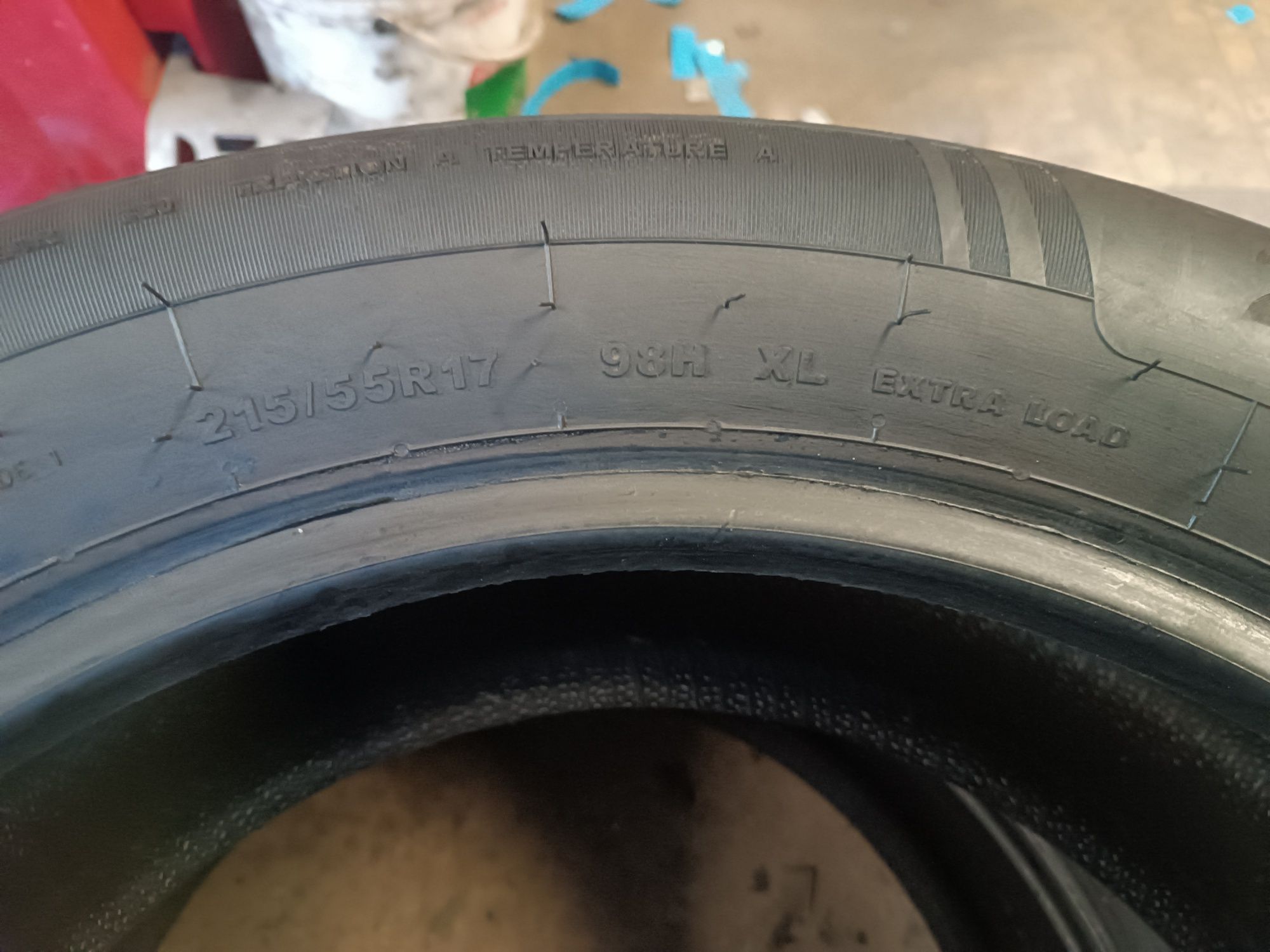 Sprzedam prawie nowe opony 215/55 r17