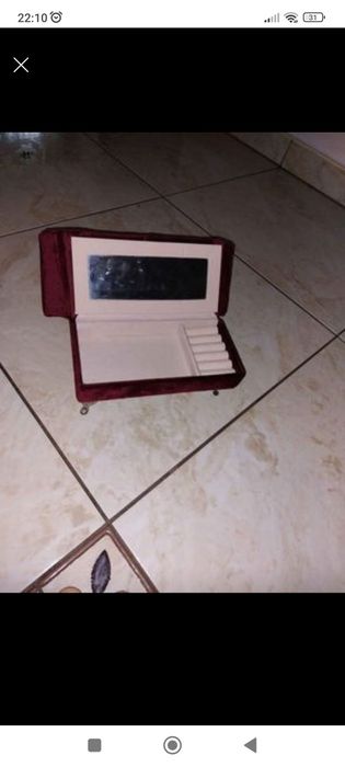 Szkatułka na biżuterię