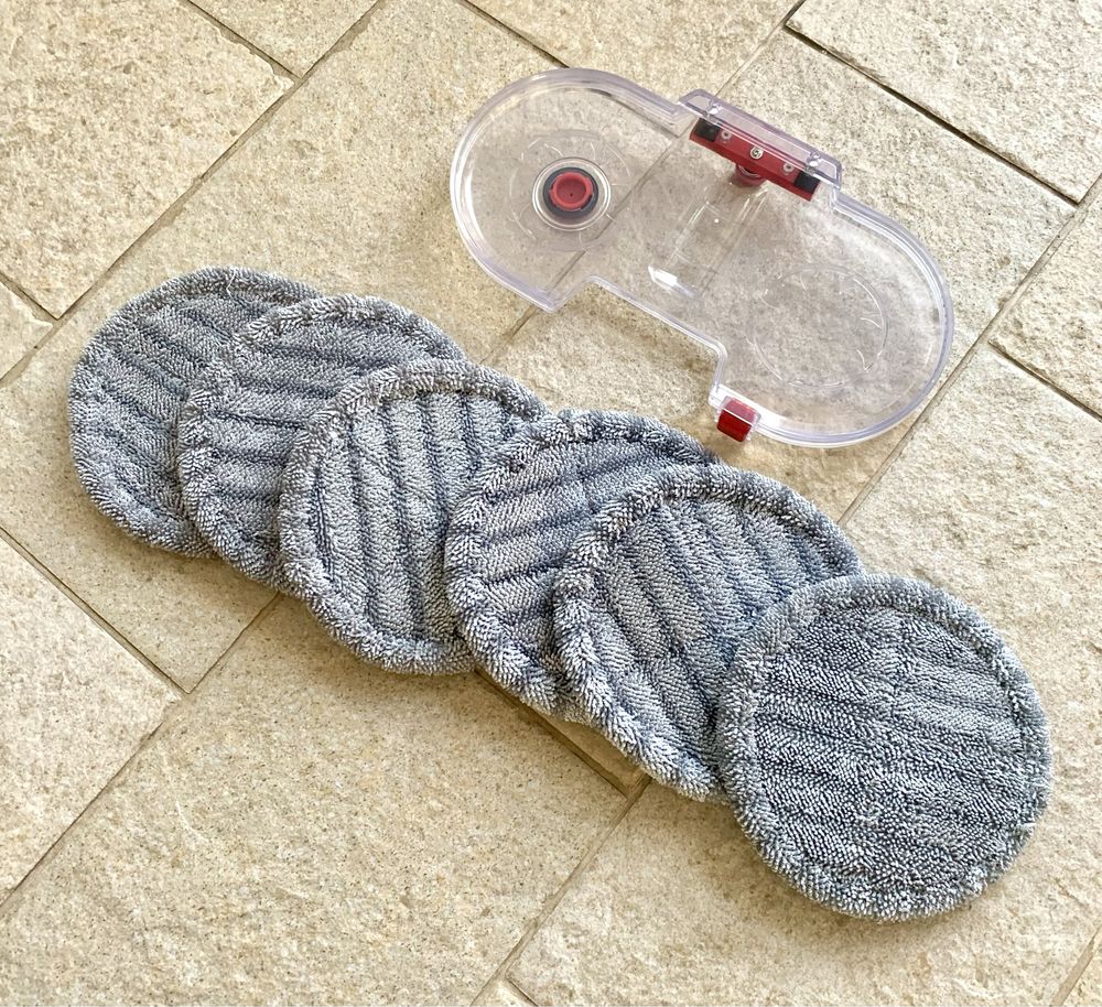 Akcesoria zbiornik MOP Dyson i sciereczki