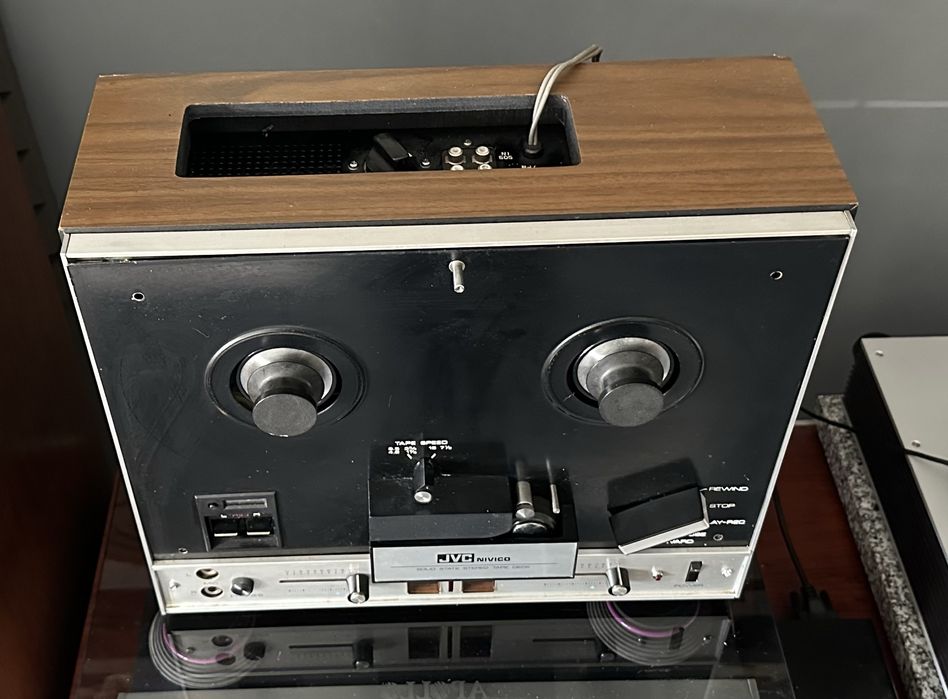 JVC (NIVCO) Model TD-694U 3-SPEED Solide State Stereo Tape Deck