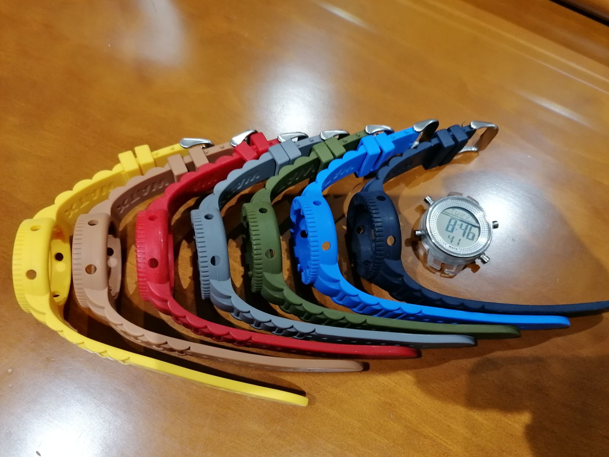 Relógio Watx com 7 braceletes