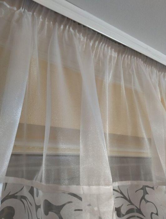 Коротка тюль на кухню.