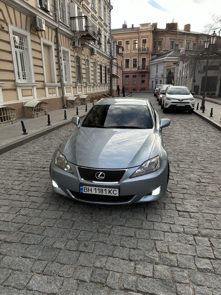 Продам Lexus is220d