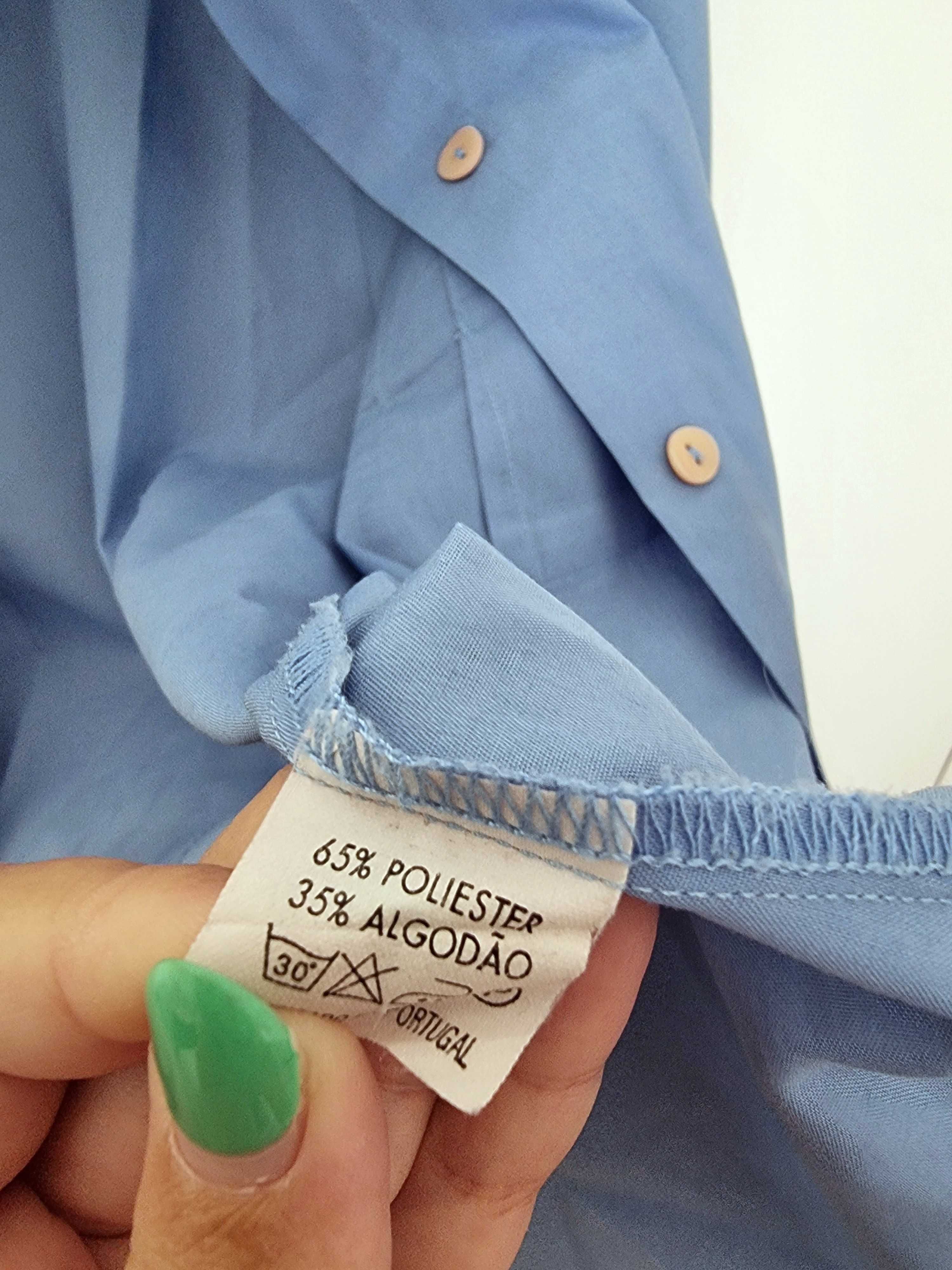 Camisa azul clara de manga comprida, tamanho M