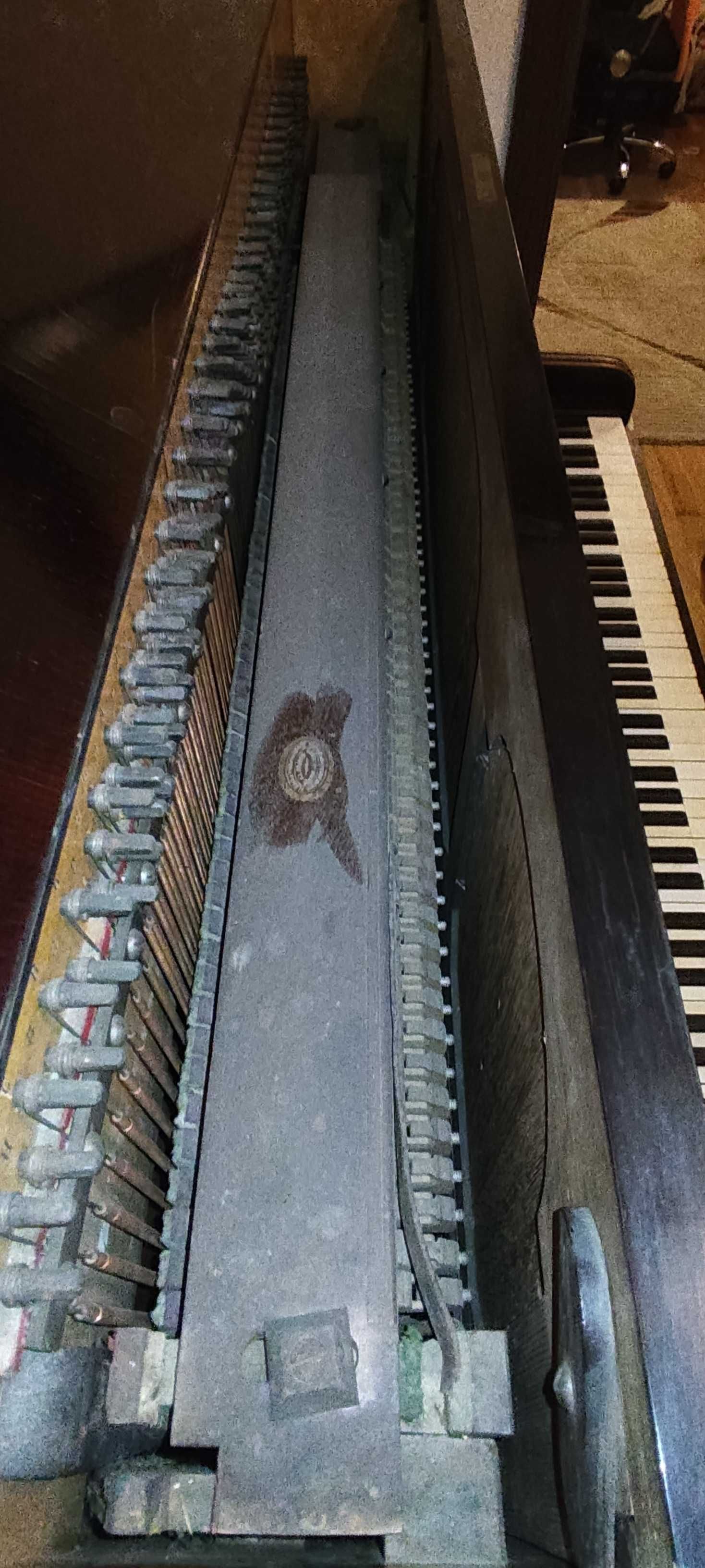 pianino  f-my Duysen z 1878 roku