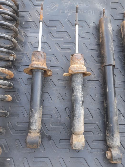 Амортизатор Пружина для Митсубиси Паджеро Вагон 3 4