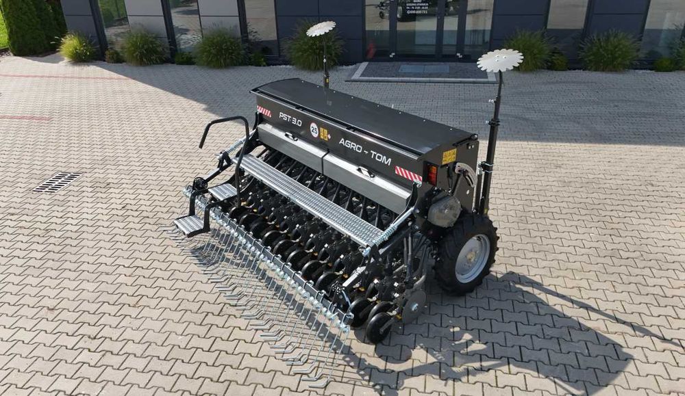 Siewnik zbożowy stopkowy  talerzowy AGRO TOM  2,5 3,0