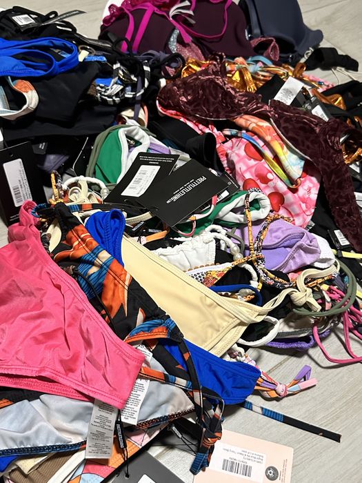 Лот жіночого одягу купальник