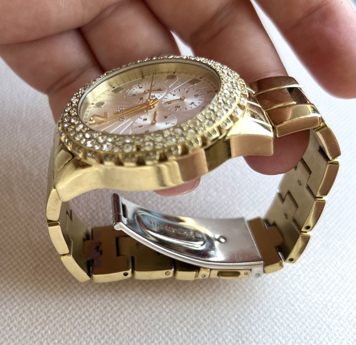 Продам Женские часы Guess