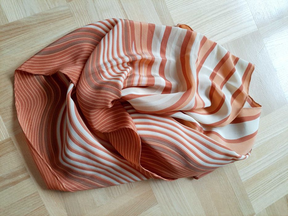 szal jedwabny ręcznie rolowany