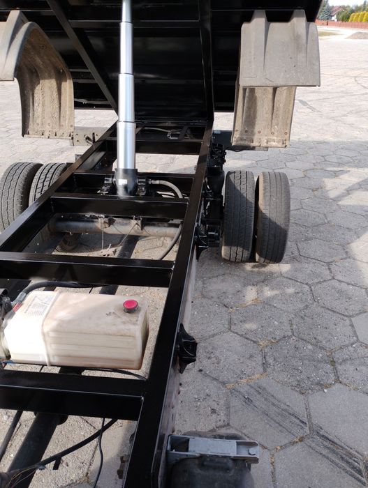 Iveco daily 2.3 z 2011 roku blizniam wywrotka mały przebieg nowe opony