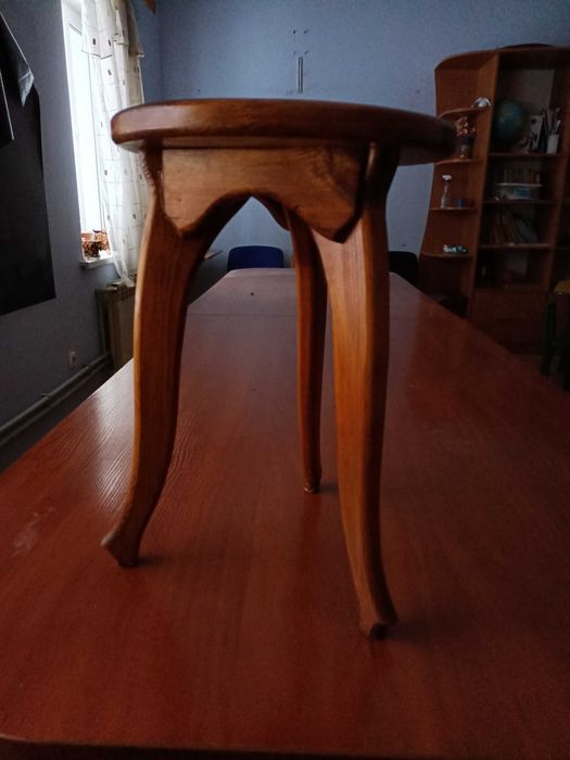 Комплект :  Стол и табуретки