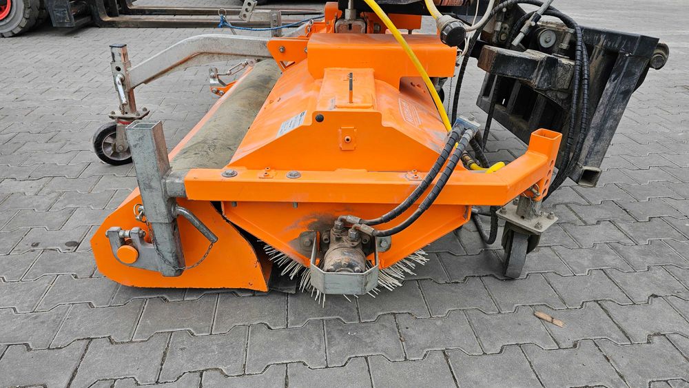 Zamiatarka hydrauliczna ZM -180